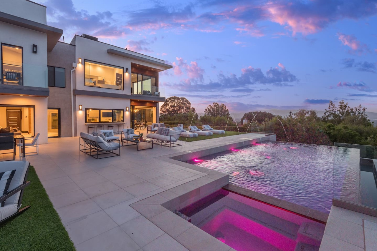 30MM$ Luxury Mansion Getaway w/ Pool!