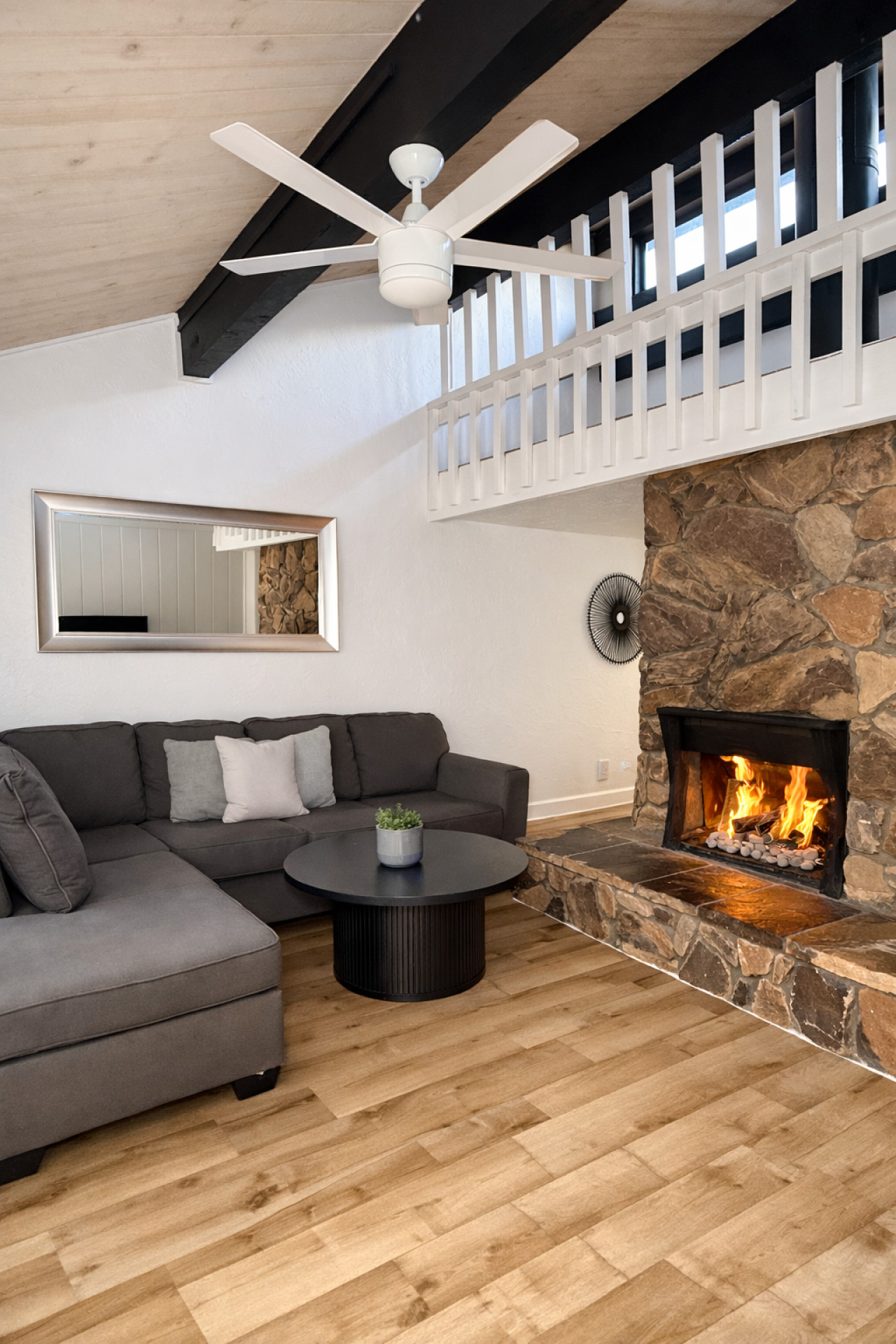 Steps Away From Slopes Beautiful Snow Summit Cabin