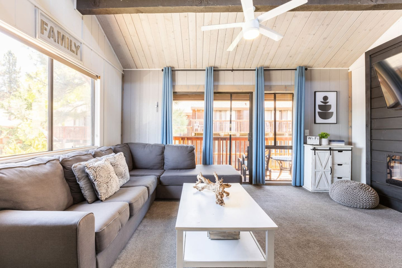 Feet Away From Slopes Cozy Snow Summit Cabin
