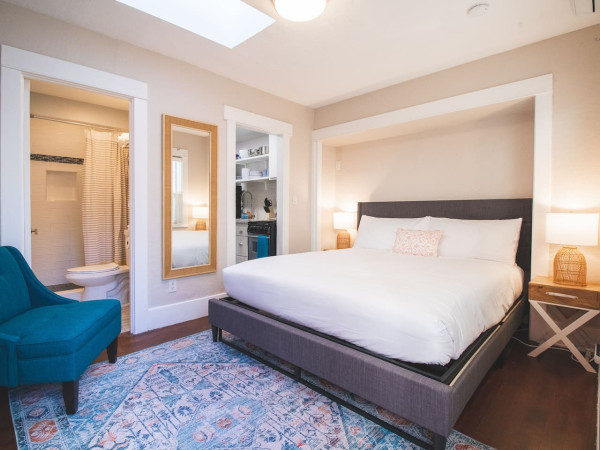 Newly Remodeled Chic Beach Studio