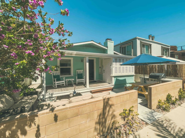 Large Mission Beach Getaway with Free Parking