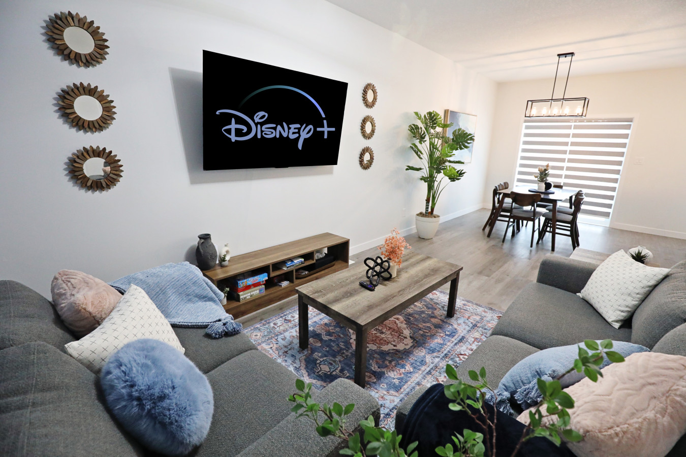 Stylish Escape With Fast Wifi And Disney Plus - Cozy Family Haven - Canada