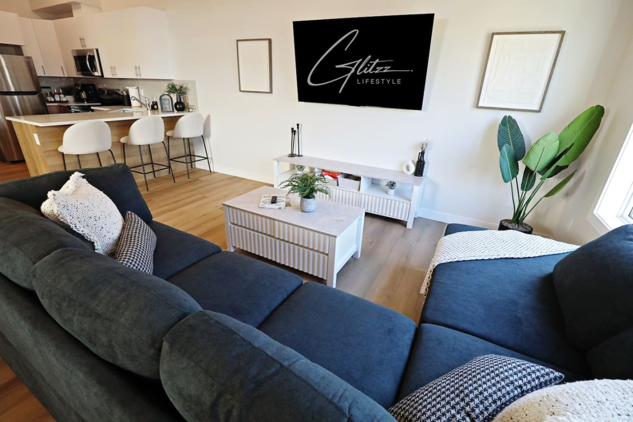 Stylish Downtown Escape With Modern Amenities - Chic Haven - カナダ