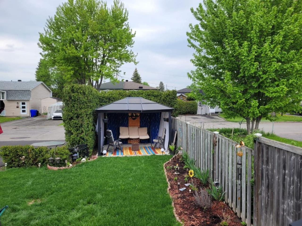 Backyard Oasis With Gazebo And Modern Amenities - Charming Escape - Ottava