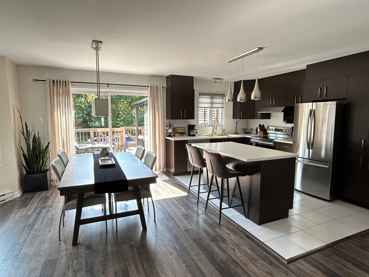 Stylish 4-bedroom Home - Ottawa