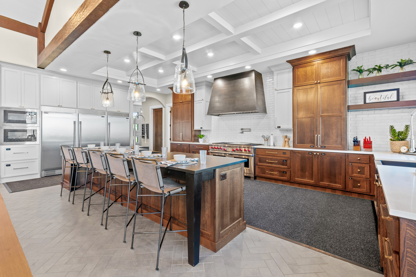 Designer, Fully Stocked Kitchen