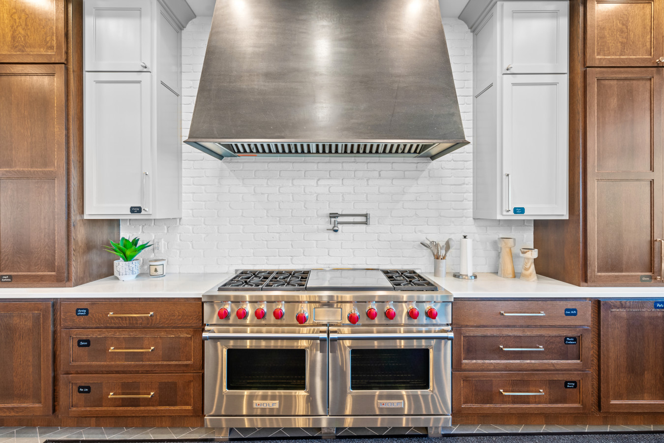 Designer, Fully Stocked Kitchen