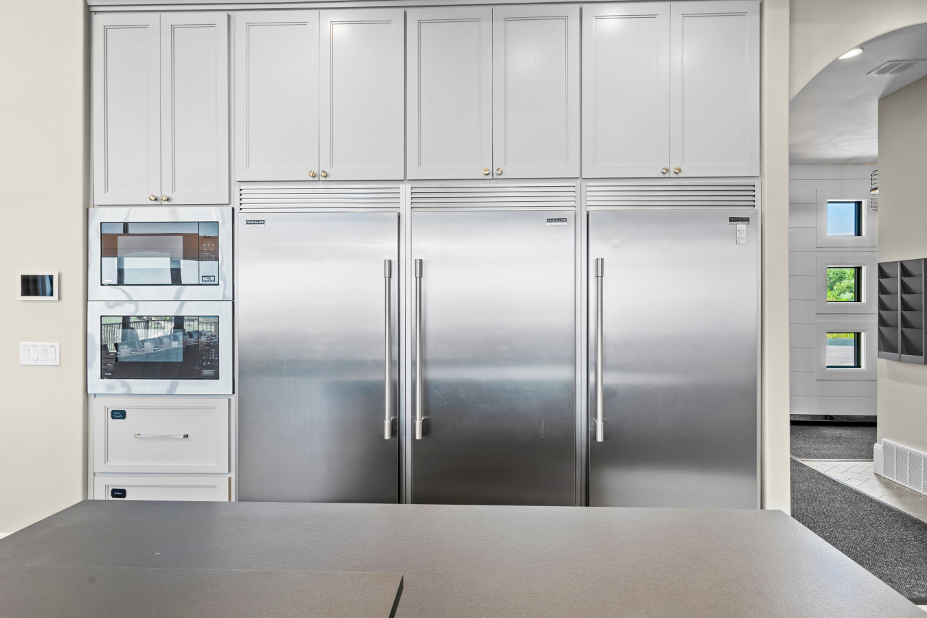 Designer, Fully Stocked Kitchen