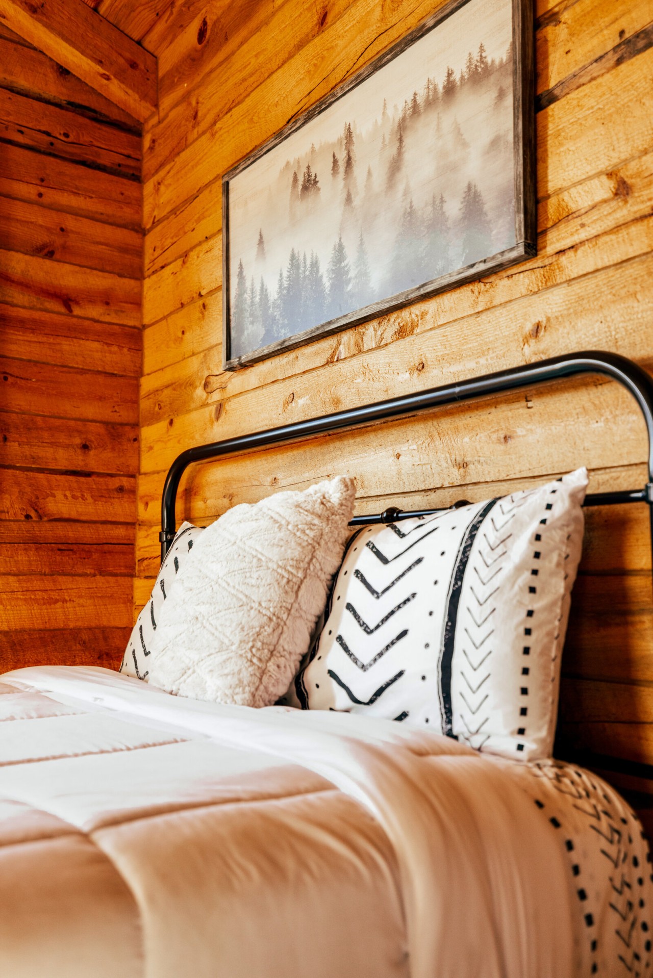 Queen bed detail