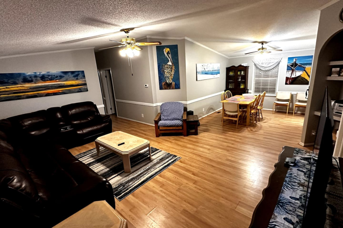 Spacious Haven With Covered Porch And Coastal Vibes - Charming Retreat - Surfside Beach, SC