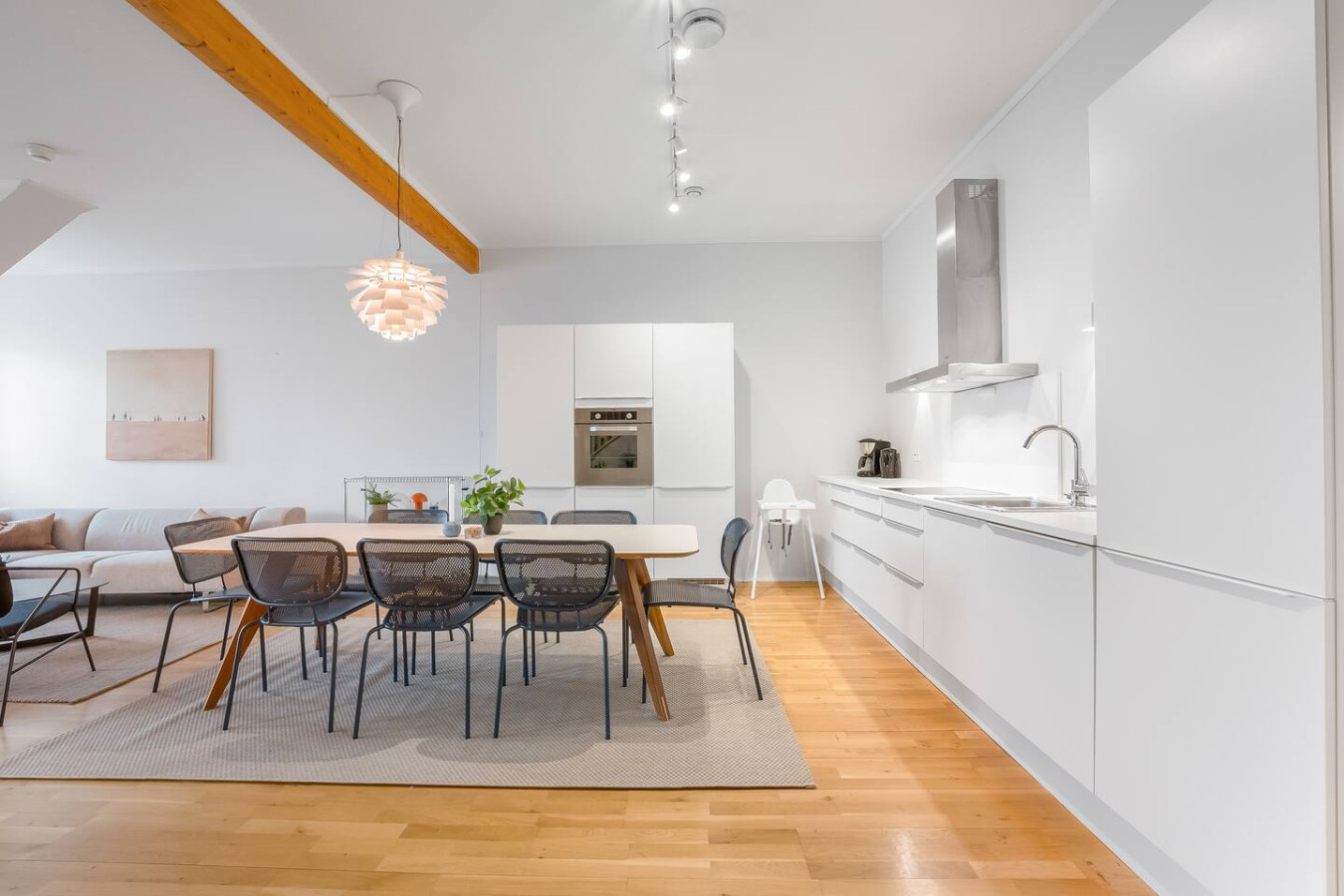 Stay Tromsø -Spacious 3BD Two-Level Apartment