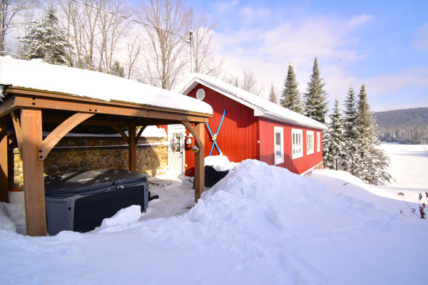 L'Eau Douce - Natural Light by the Lake