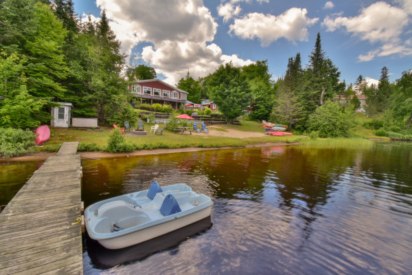 Inn Chalet: Lake with Beach, SPA & Pool table