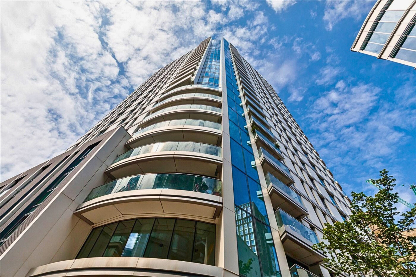 LuxuryLondonStays - Luxury City View AirCon Balcony Rooftop Panoramic London Heated Floor - 1000MB Wi-fi, Sky Garden in Alie Street - Property image 4 - VivreStays