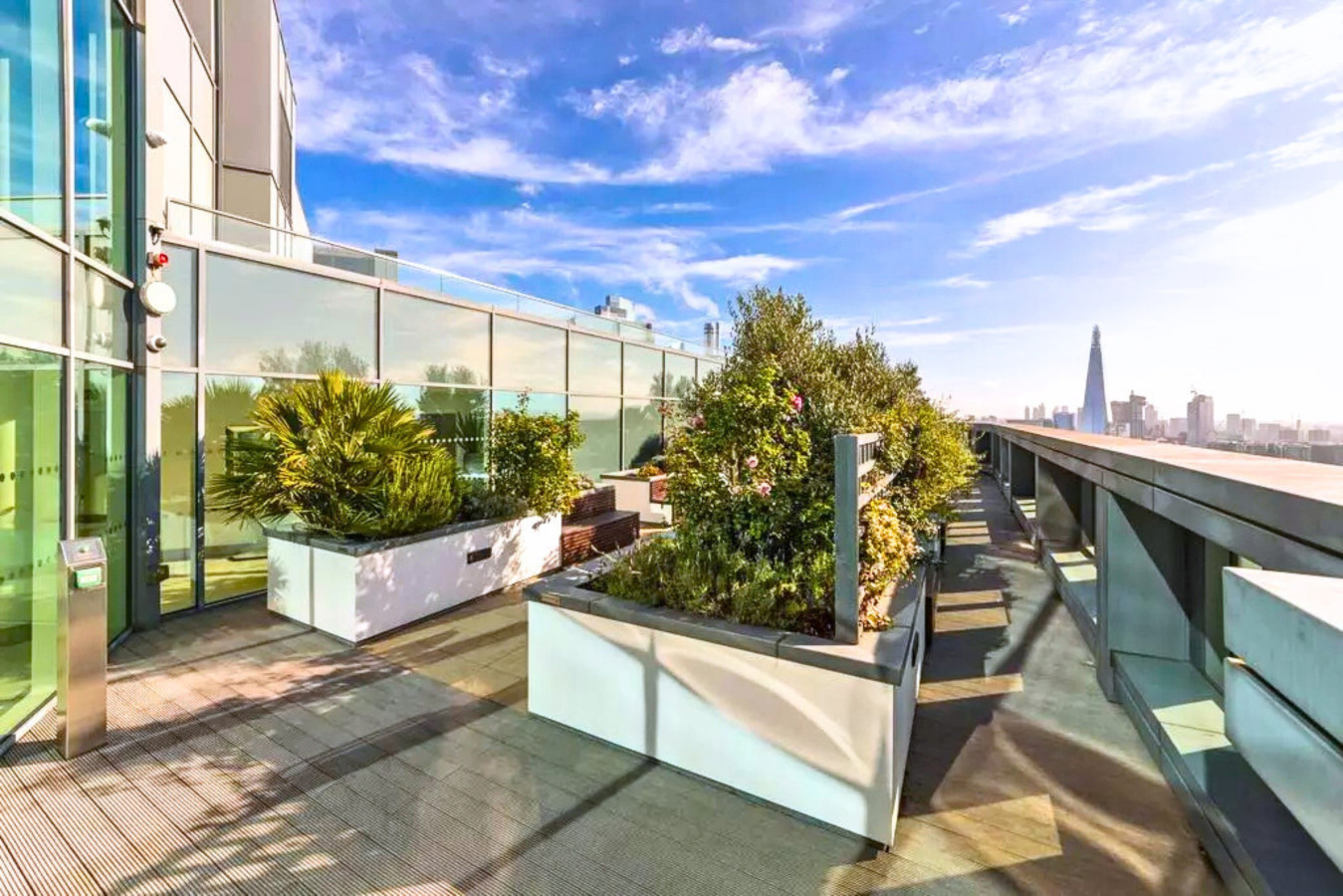 LuxuryLondonStays - Luxury City View AirCon Balcony Rooftop Panoramic London Heated Floor - 1000MB Wi-fi, Sky Garden in Alie Street - Property image 13 - VivreStays