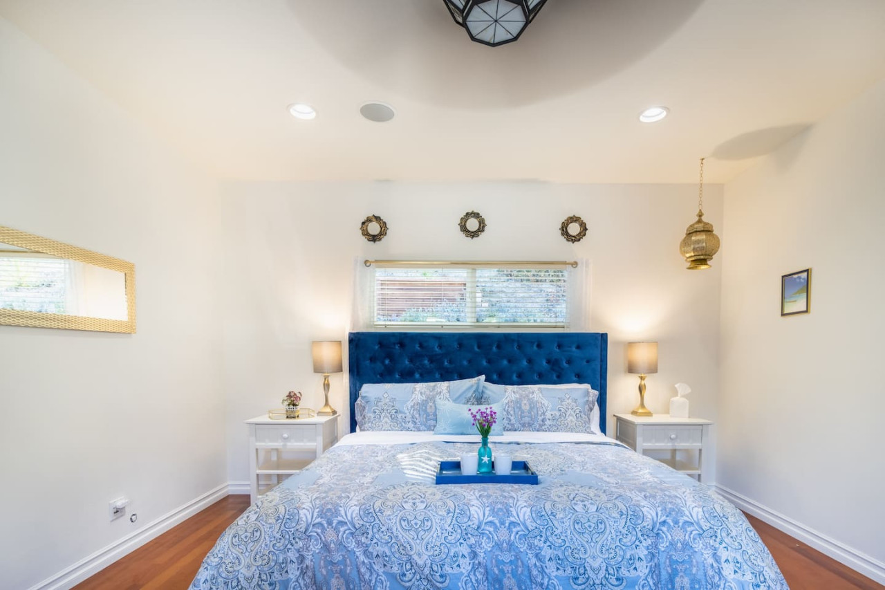 Stunning huge one level 1350 ft.² cottage