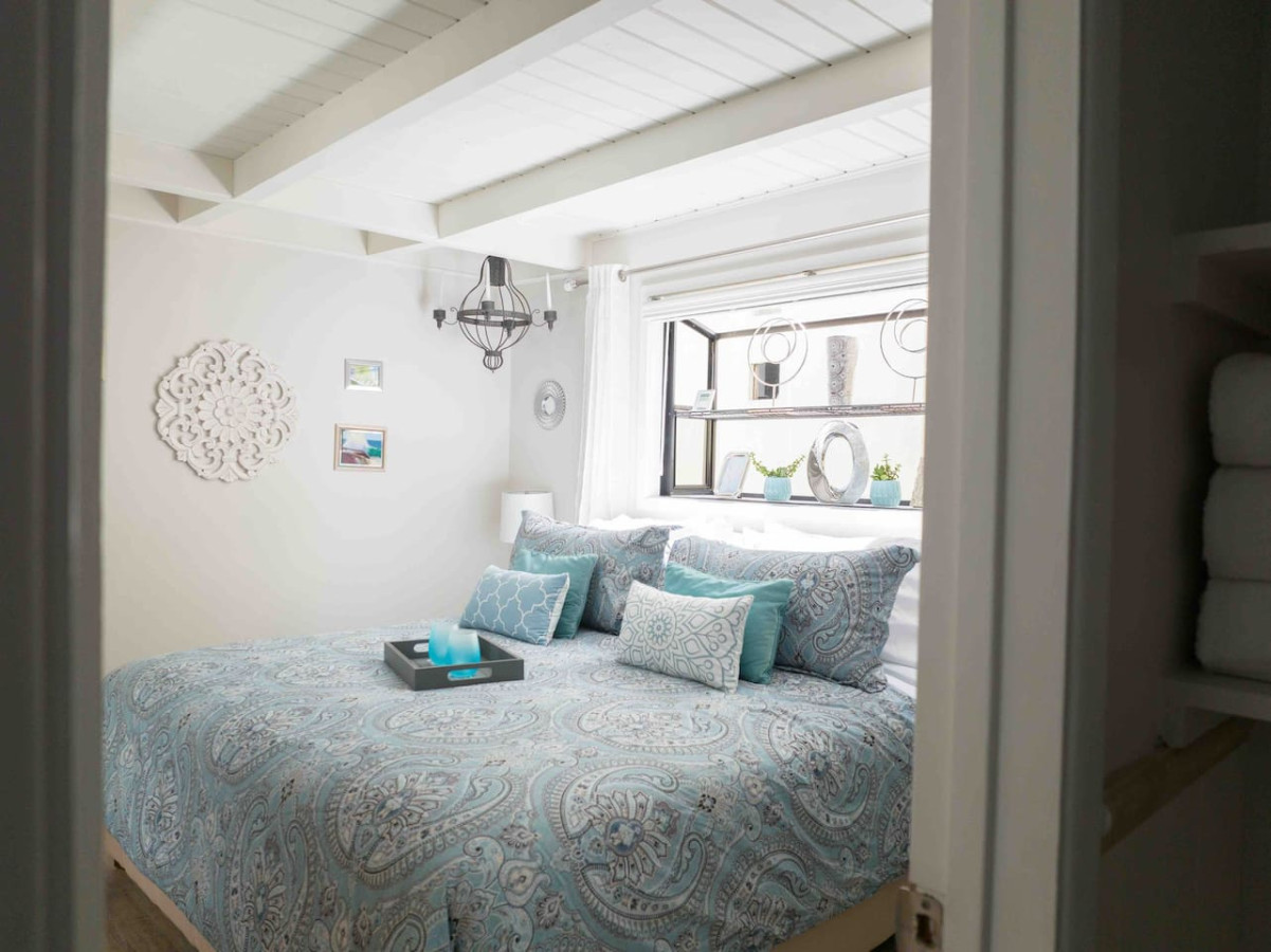 STUNNINGLY PERFECT @Beach ALL NEW REMODEL ++Galore