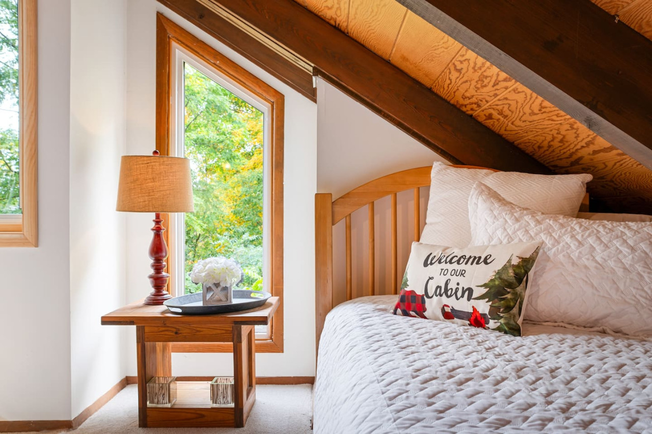 Loft bedroom area (two twin mattresses)