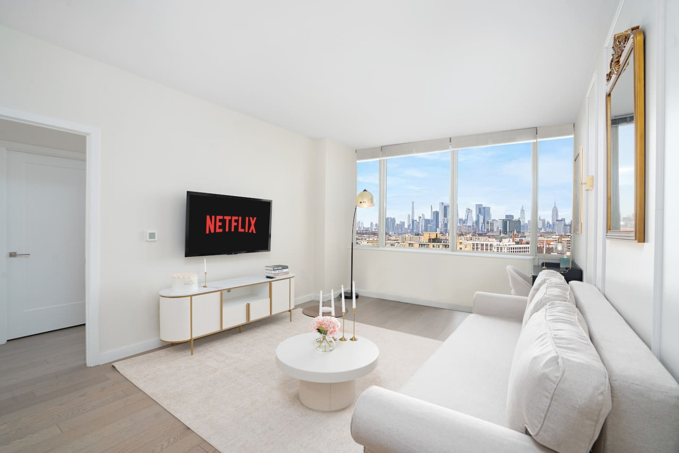 Gourmet Kitchen And Stunning City Views - Stylish Urban Oasis - New York City