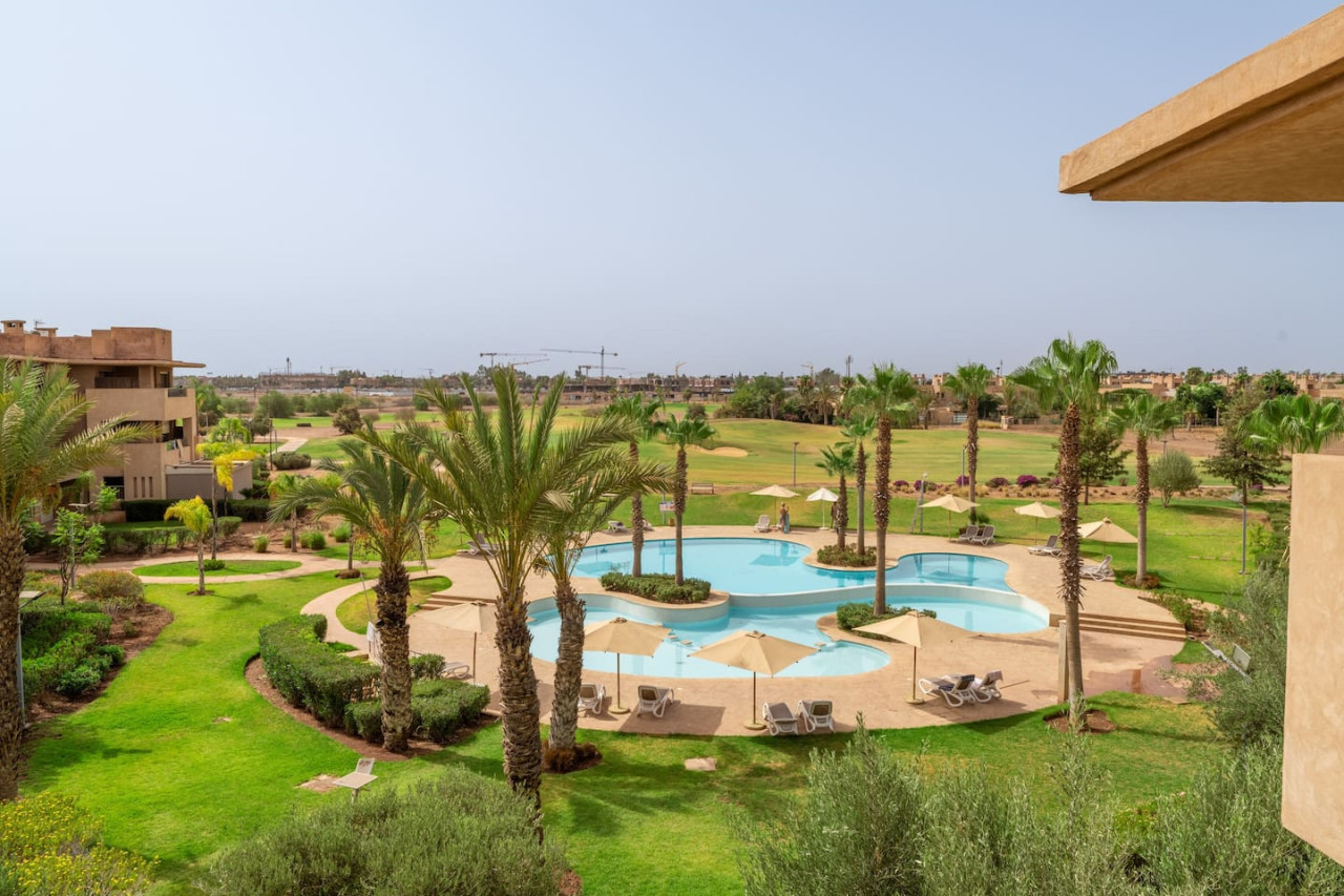 relax front of pool atlas golf