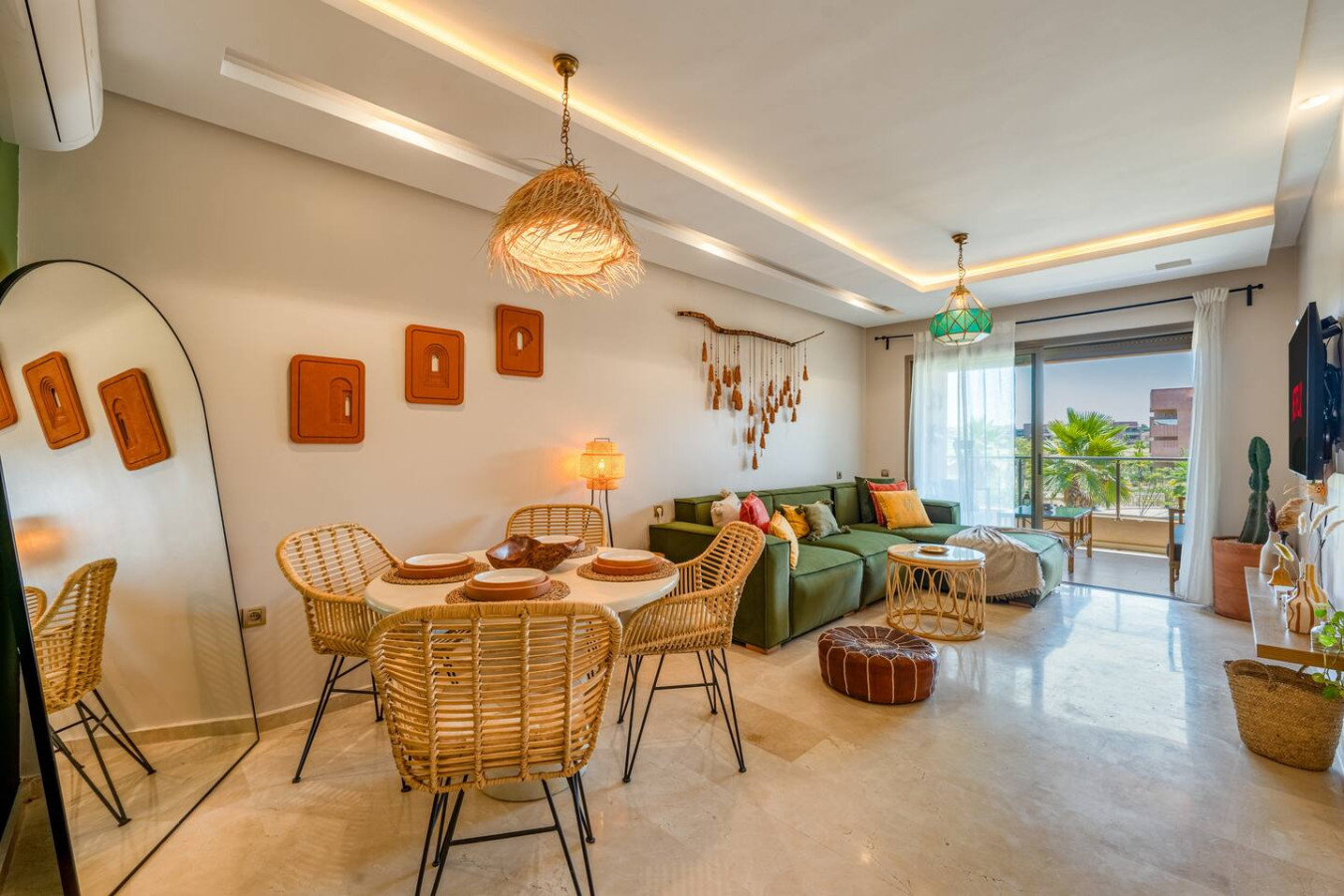Modern Apt near Malls Center  2BR/2BA  WiFi & Pool