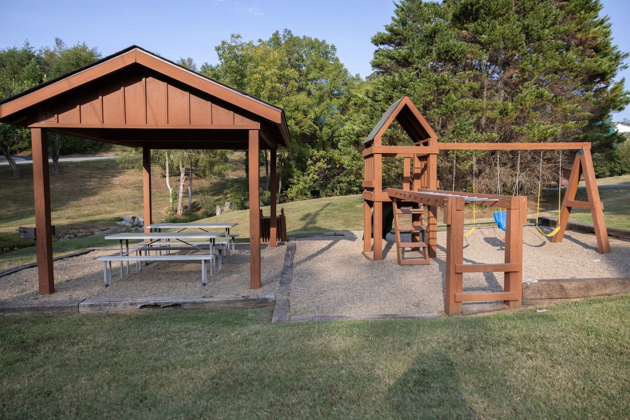 Eagle Eye Cabin in the Smokies - Image 4