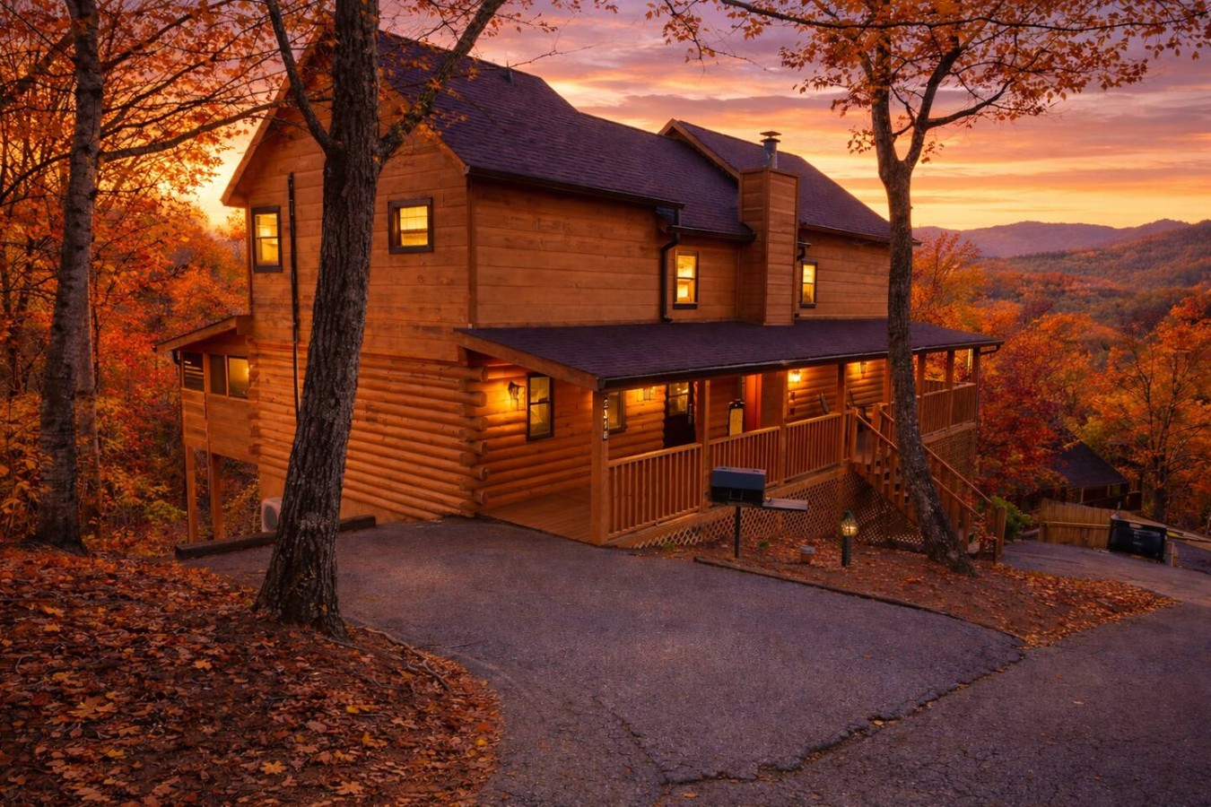 Cabin in the Smokies, View, Pool Table & Hot tub!