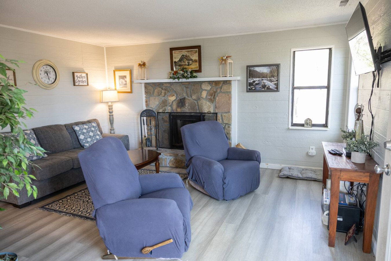 Pet Friendly Cabin w/ Mountain View & Pool Access! - Image 2