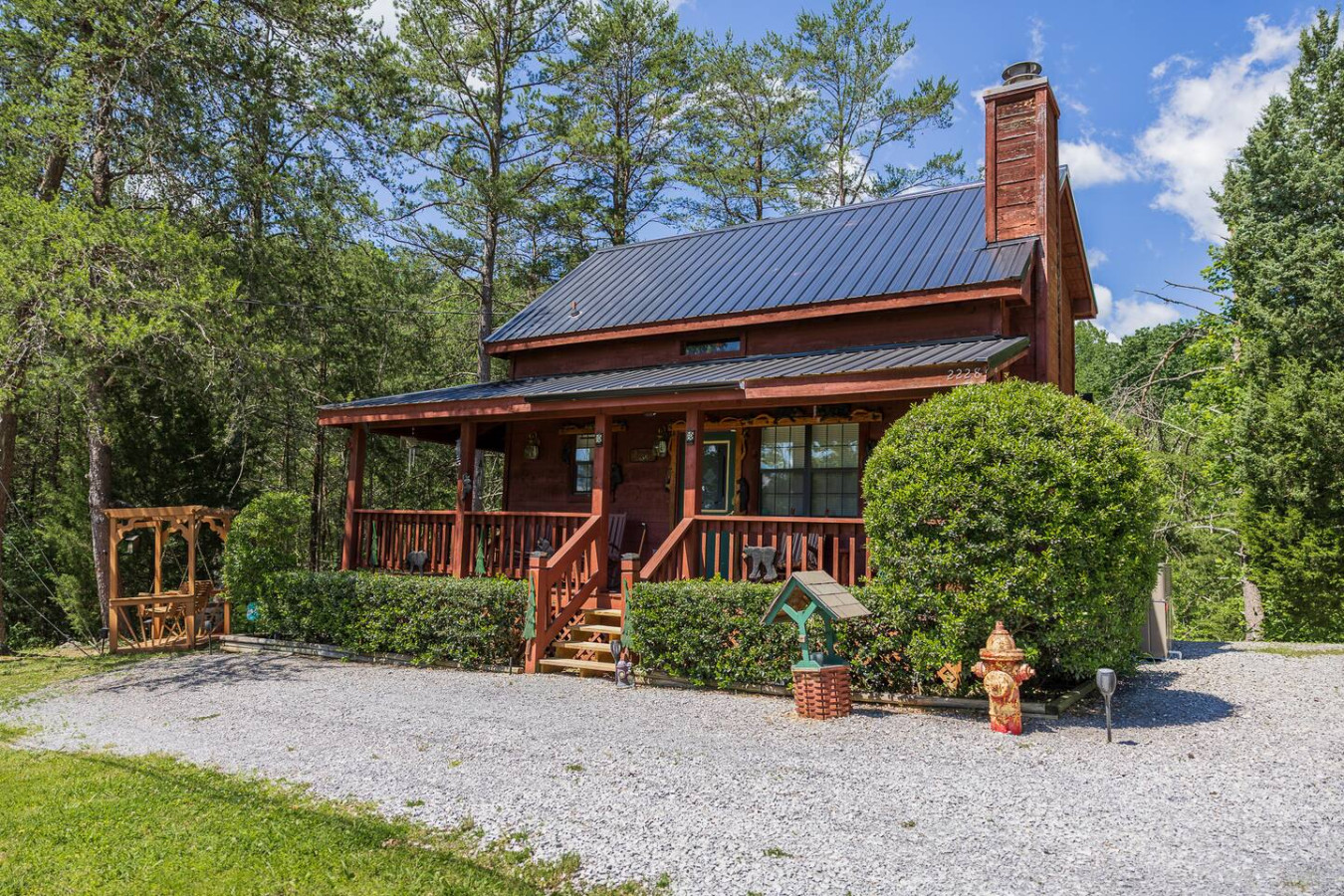 Cozy Pet Friendly Cabin! Pool Access, & Hot Tub! - Image 2