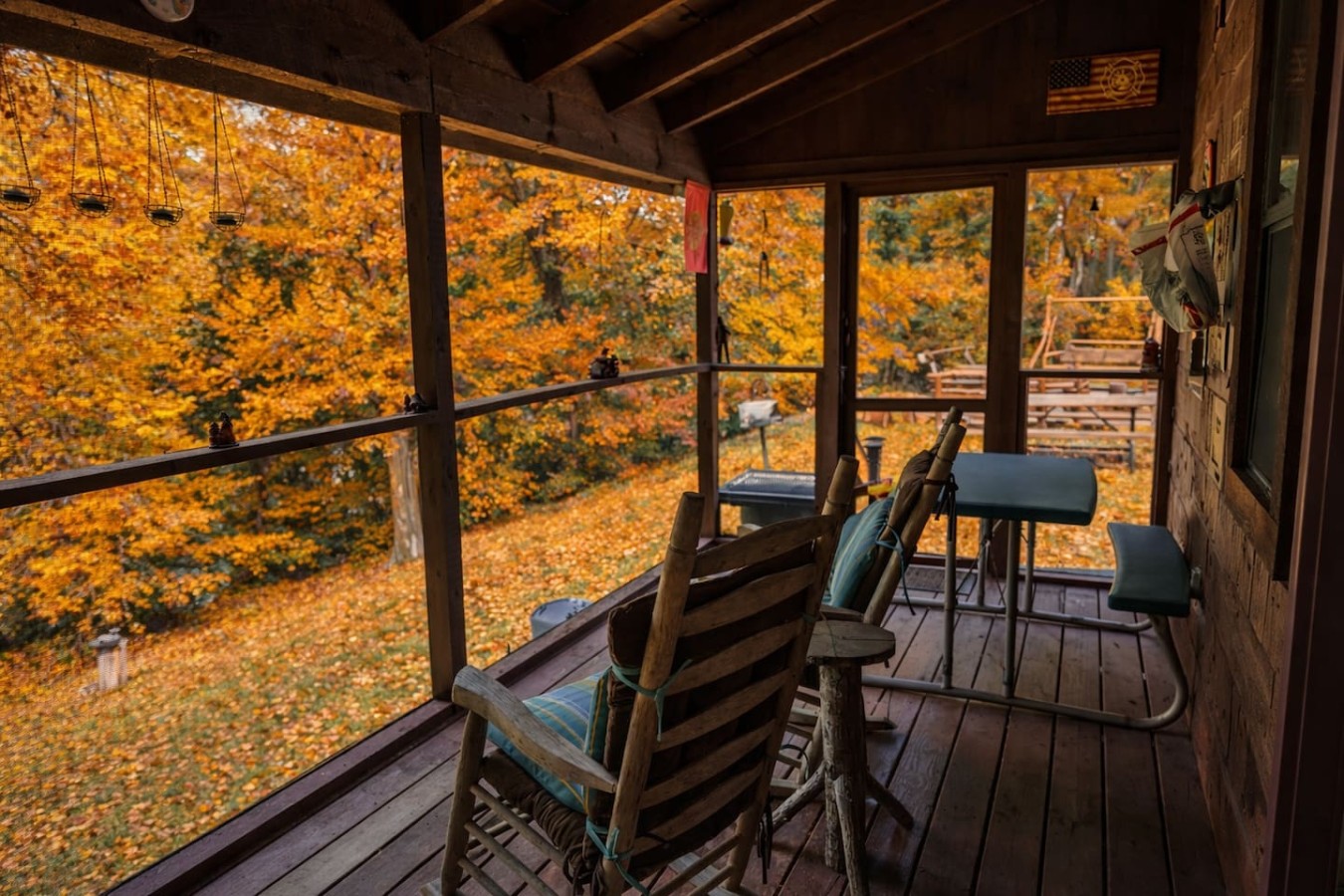 Cozy Pet Friendly Cabin! Hot tub, Pool & Lake! - Image 2