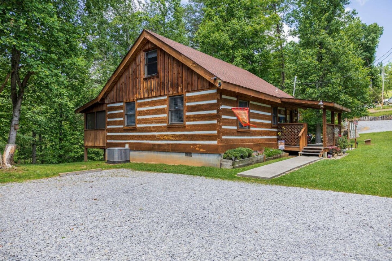Cozy 2br Cabin! Pet Friendly, Pool, Lake, Hot Tub! - Image 4