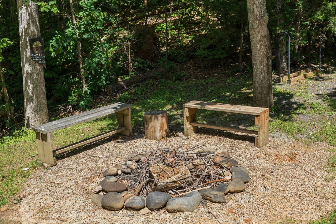 Cozy 2br Cabin! Pet Friendly, Pool Access, Hot Tub - Image 4