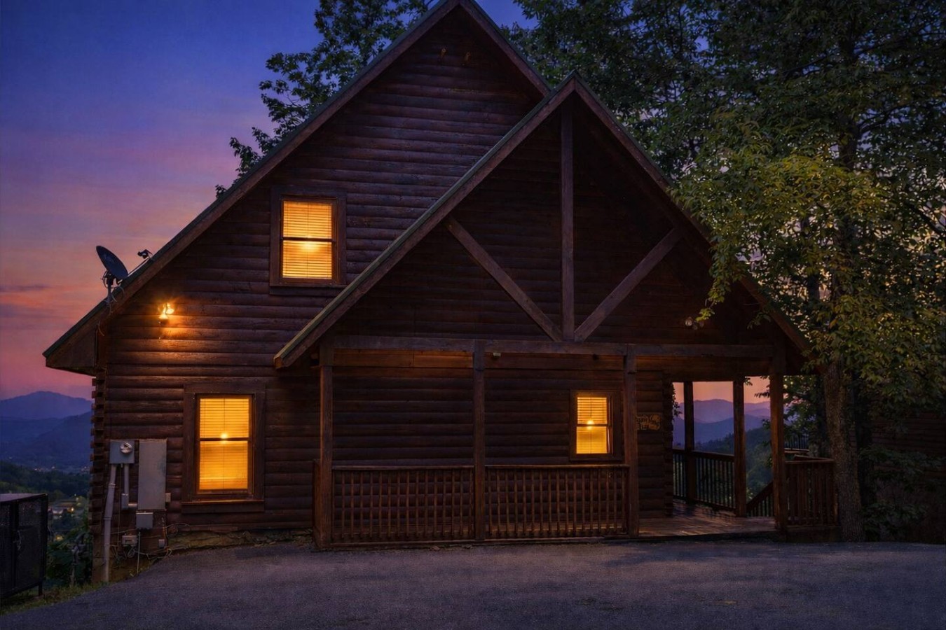 4BR Cabin, Mountain View, Hot Tub, & Deck!