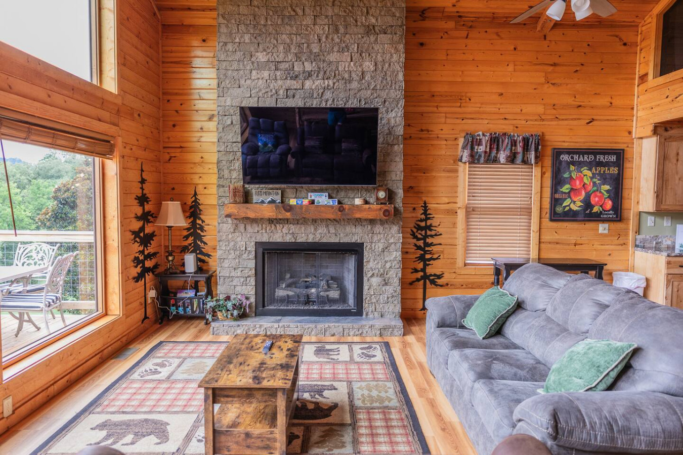 Riverside Cabin w Mountain View, Hottub & Gameroom - Image 3