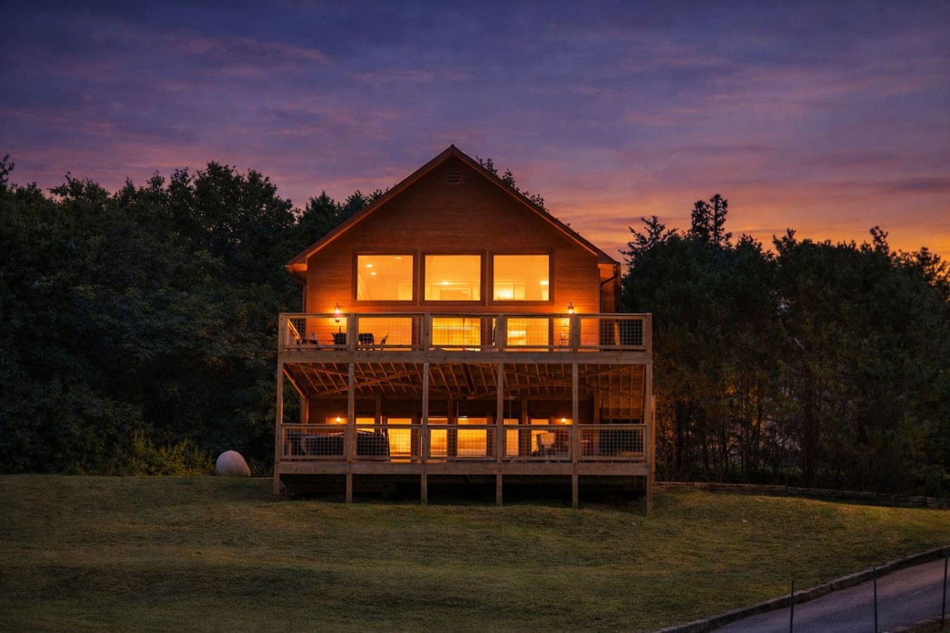 Riverfront Cabin w Mtn View, Hottub & Gameroom!