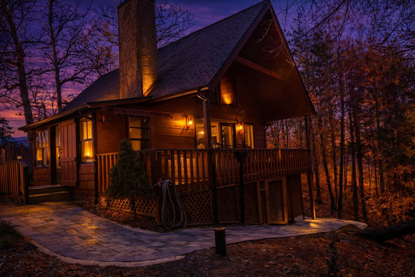 Cozy Smoky Mountain Cabin, w Hot Tub & Easy Access