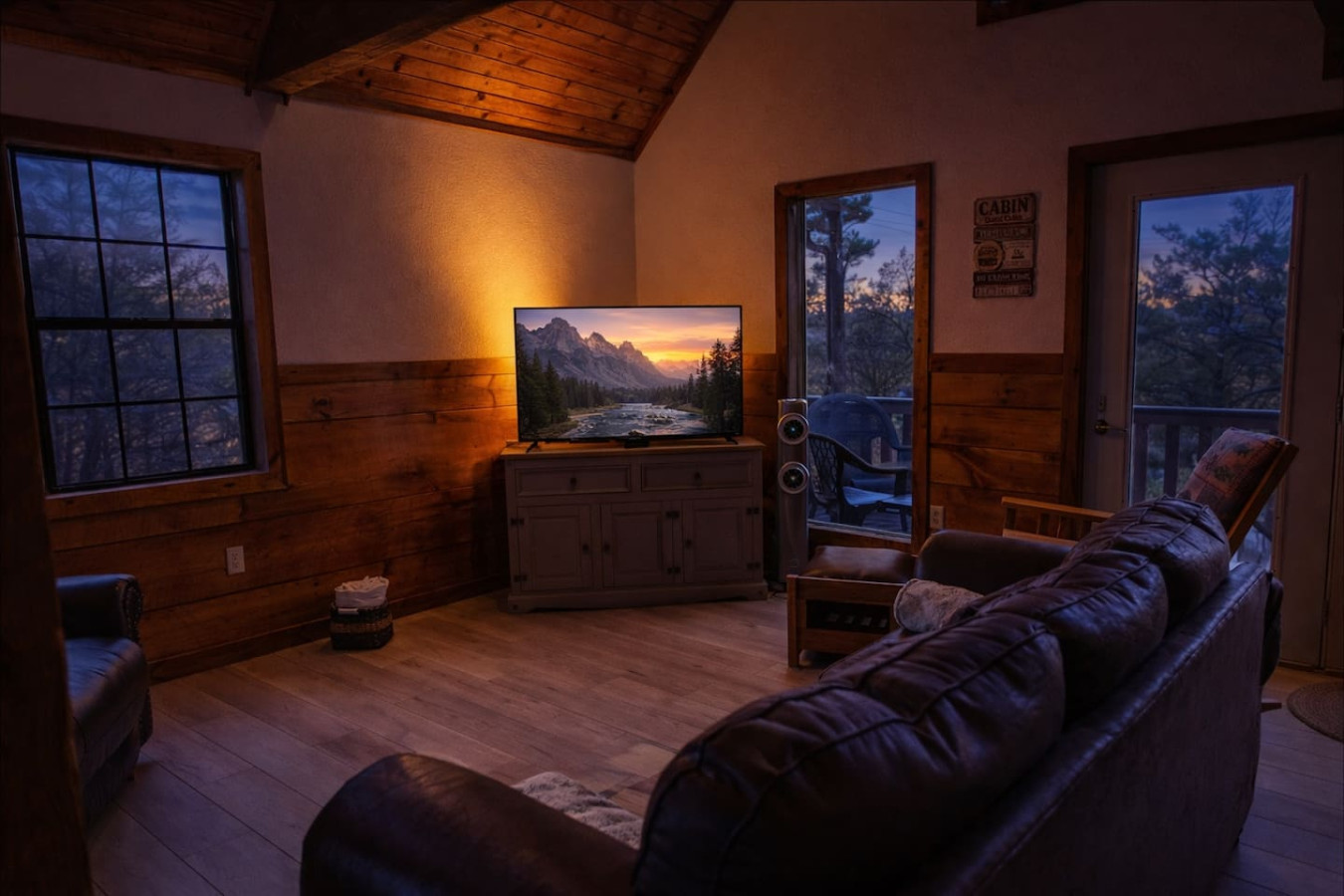 Cozy Smoky Mountain Cabin, w Hot Tub & Easy Access - Image 4