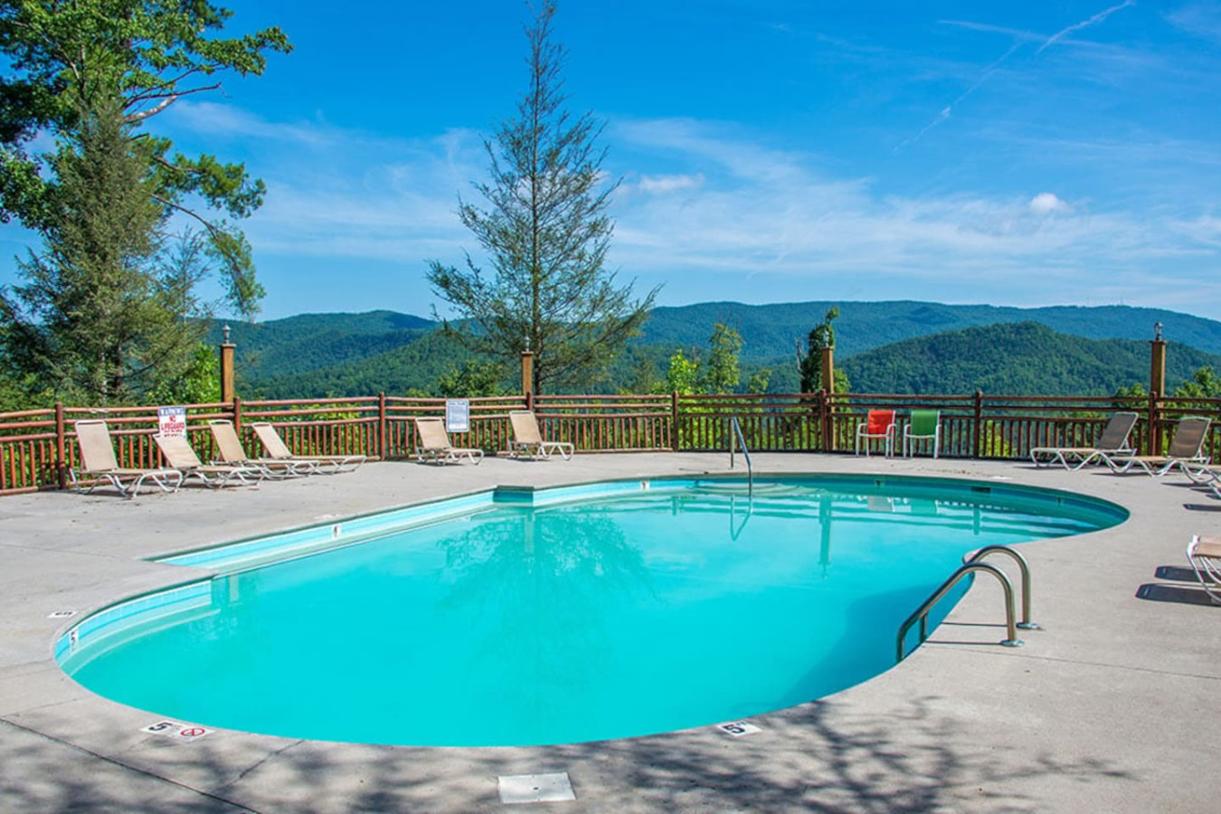 Rustic Pet Friendly Cabin in Pigeon Forge! - Image 2