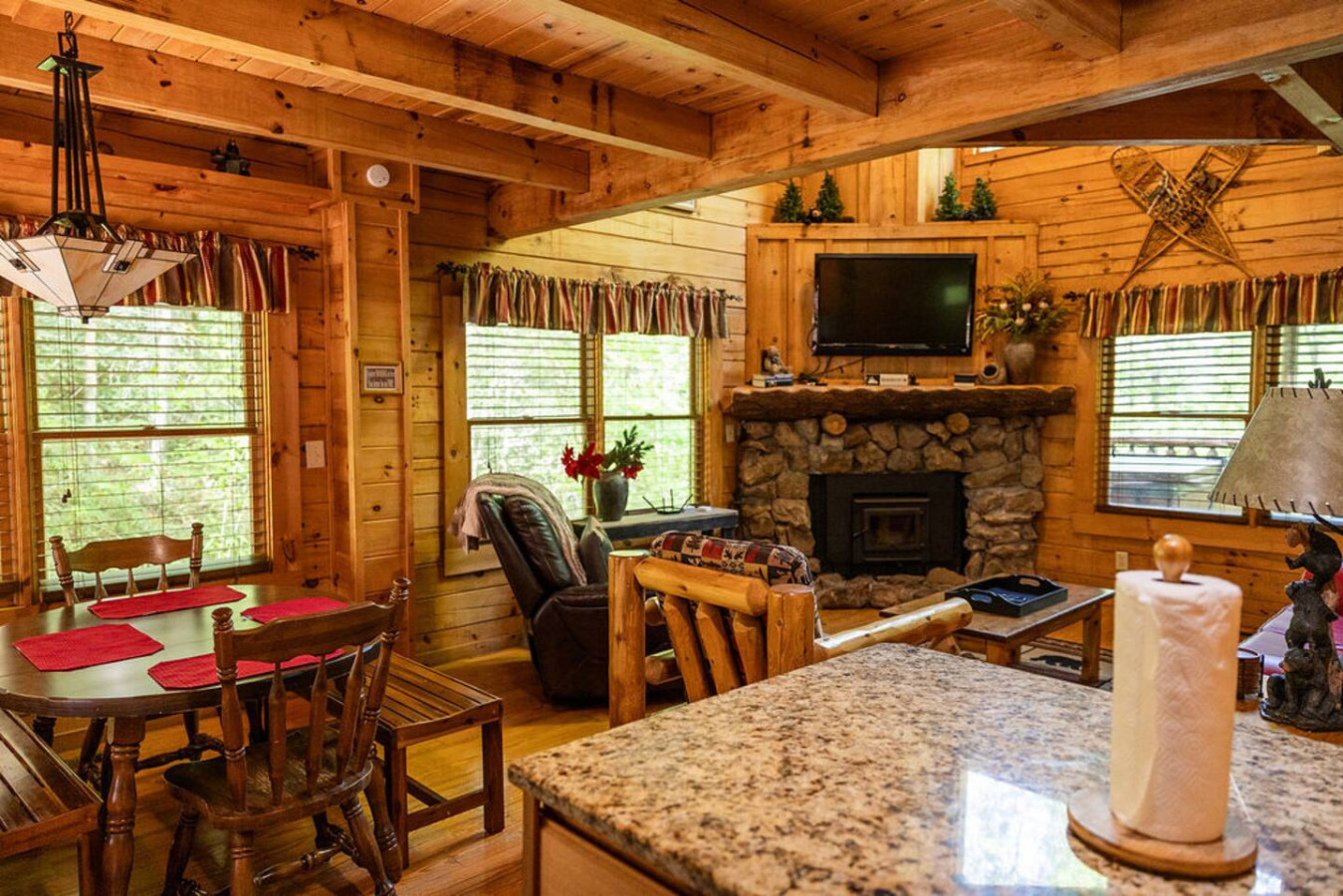 Rustic Pet Friendly Cabin in Pigeon Forge! - Image 5