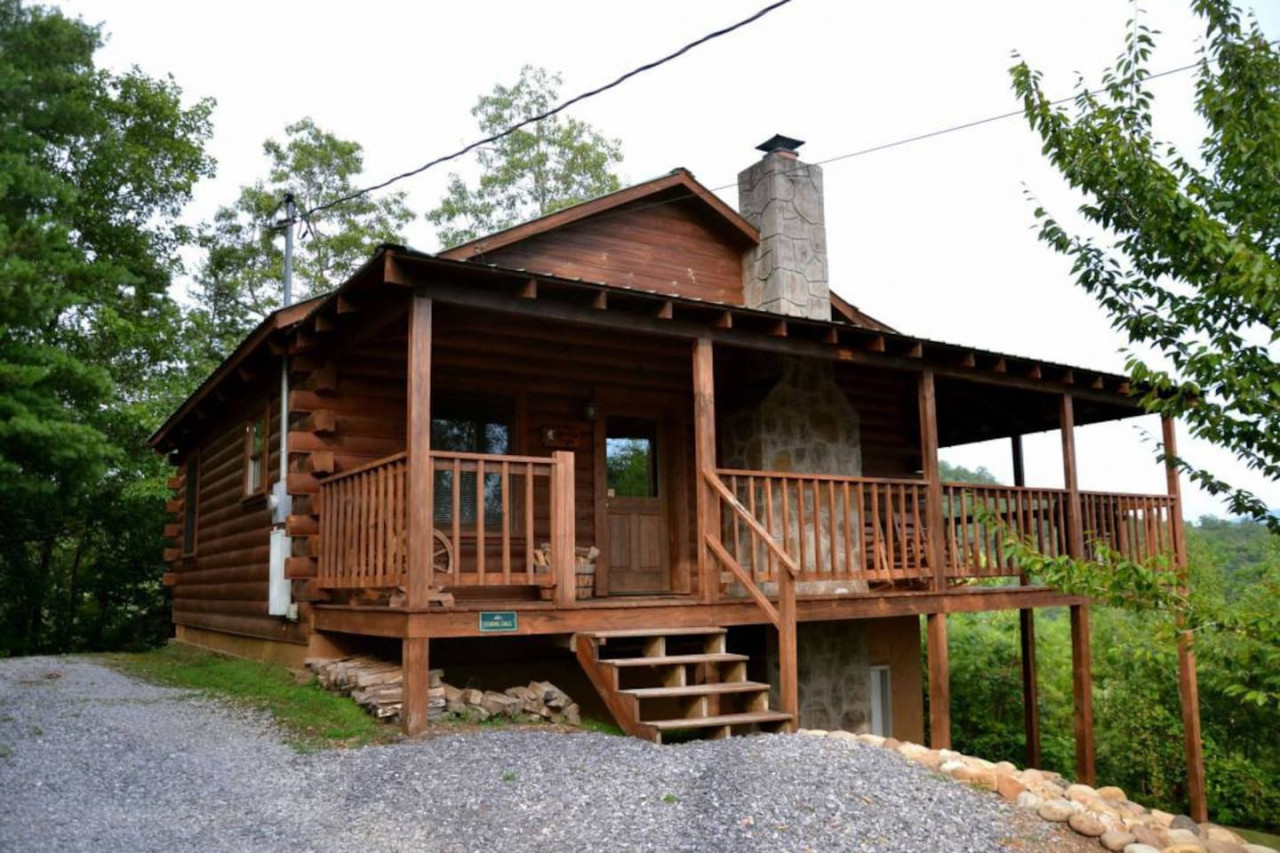 “Soaring Eagle” Log Cabin * Awesome View
