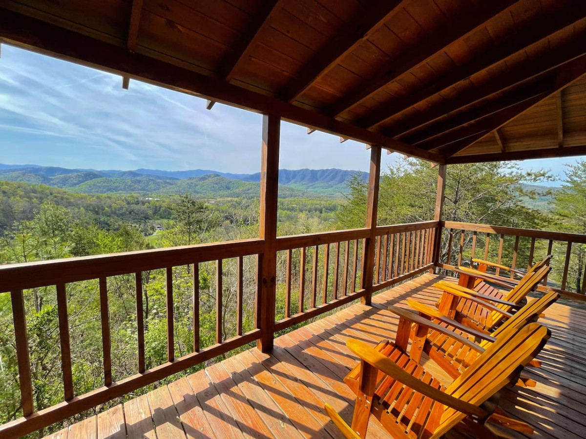 “Soaring Eagle” Log Cabin * Awesome View