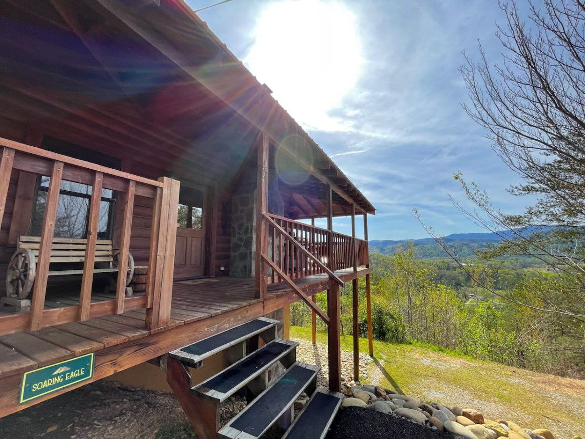 “Soaring Eagle” Log Cabin * Awesome View