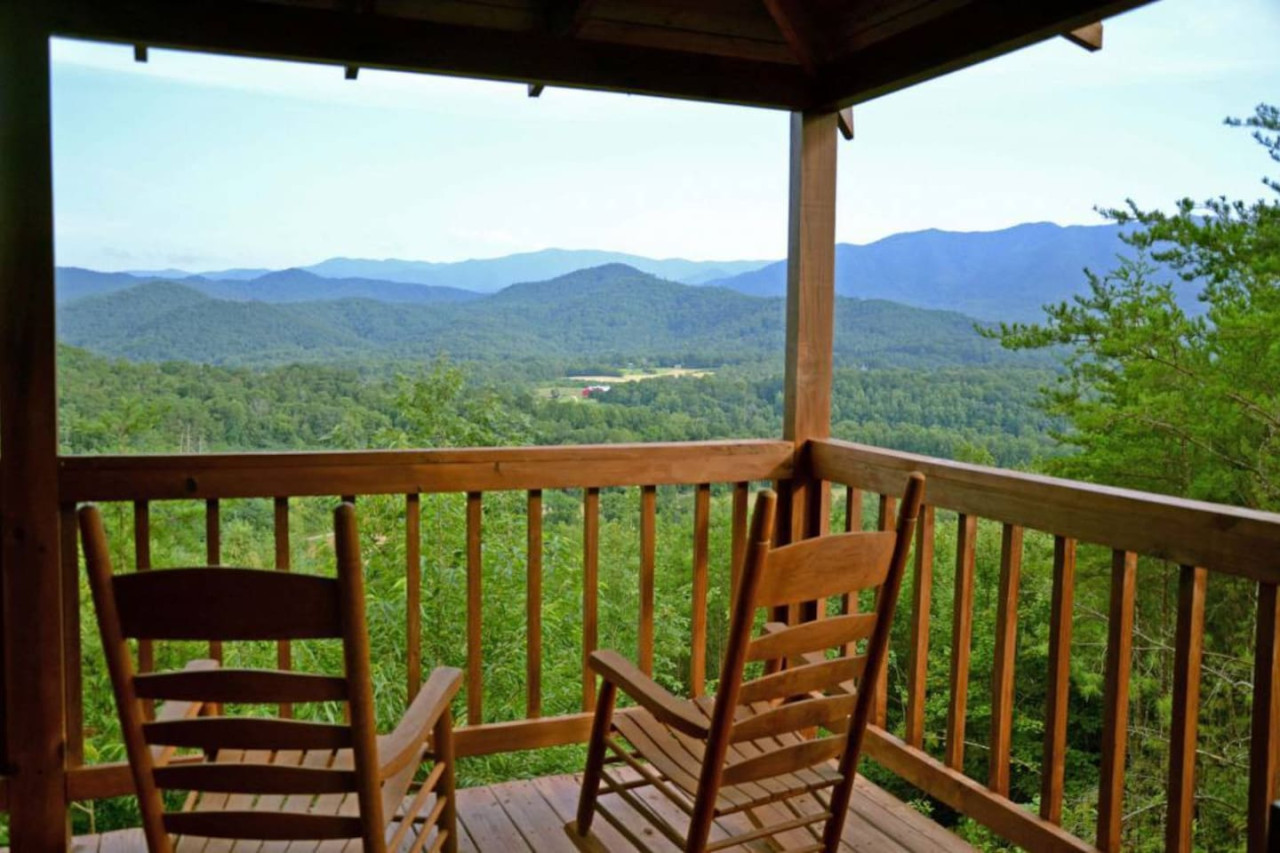 “Soaring Eagle” Log Cabin * Awesome View