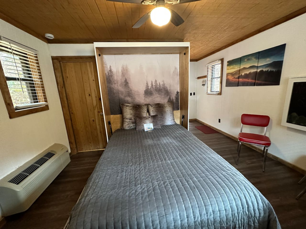 Luxury Tiny Cabin “Sly Fox"
