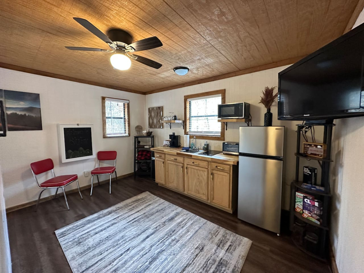 Luxury Tiny Cabin “Sly Fox"