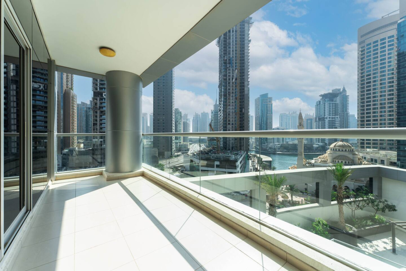 Lux 2 Bedroom Apt in Dubai Marina – Skyview Tower